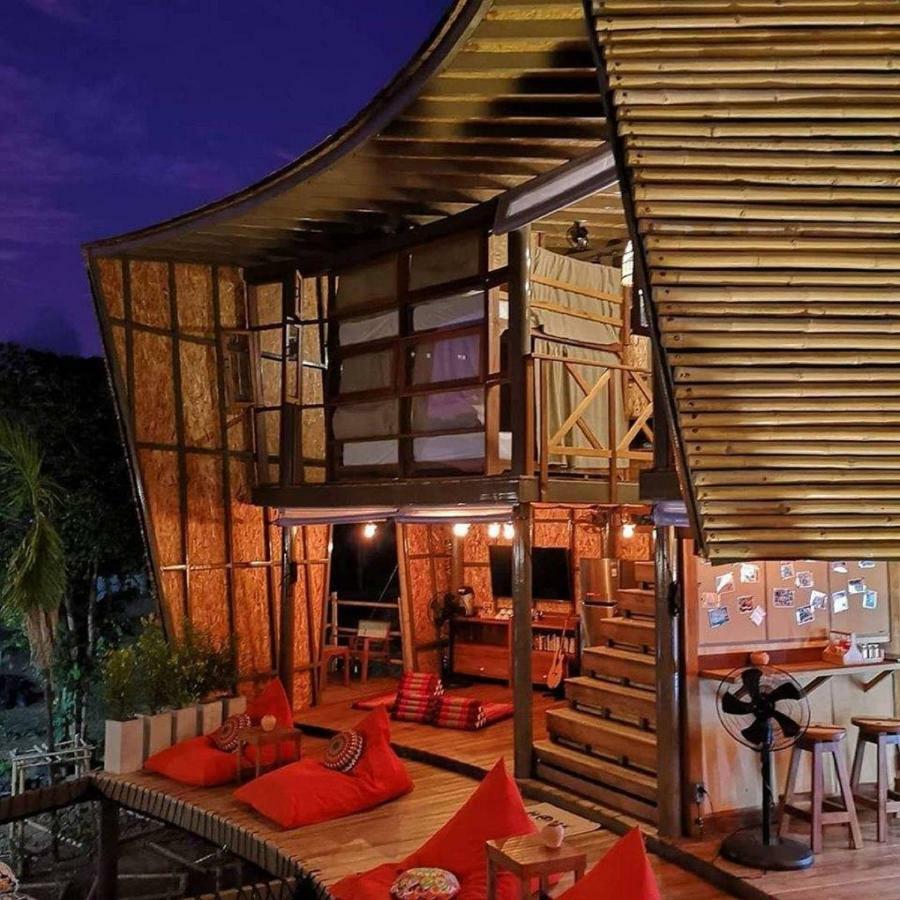 Hôtel The Mud Bamboo Cafe And Beds à Ban Bang Po Extérieur photo